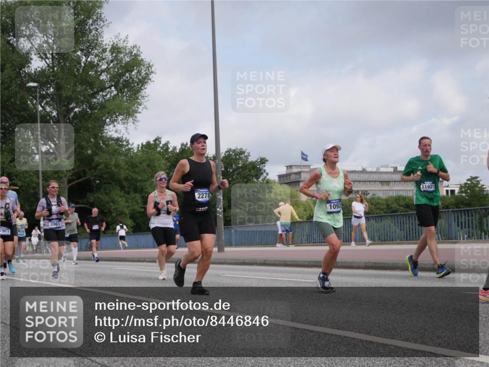 29.06.2025 - hella hamburg halbmarathon Luisa Fischer http://msf.ph/oto/8446846 29.06.2025 10:29:05 Kennedybrücke 2278, 8963, 3961, 1093, 11921, 1093, 1305, 2278, 3961, 3963, 6663, 8357, 9186 meine-sportfotos.de