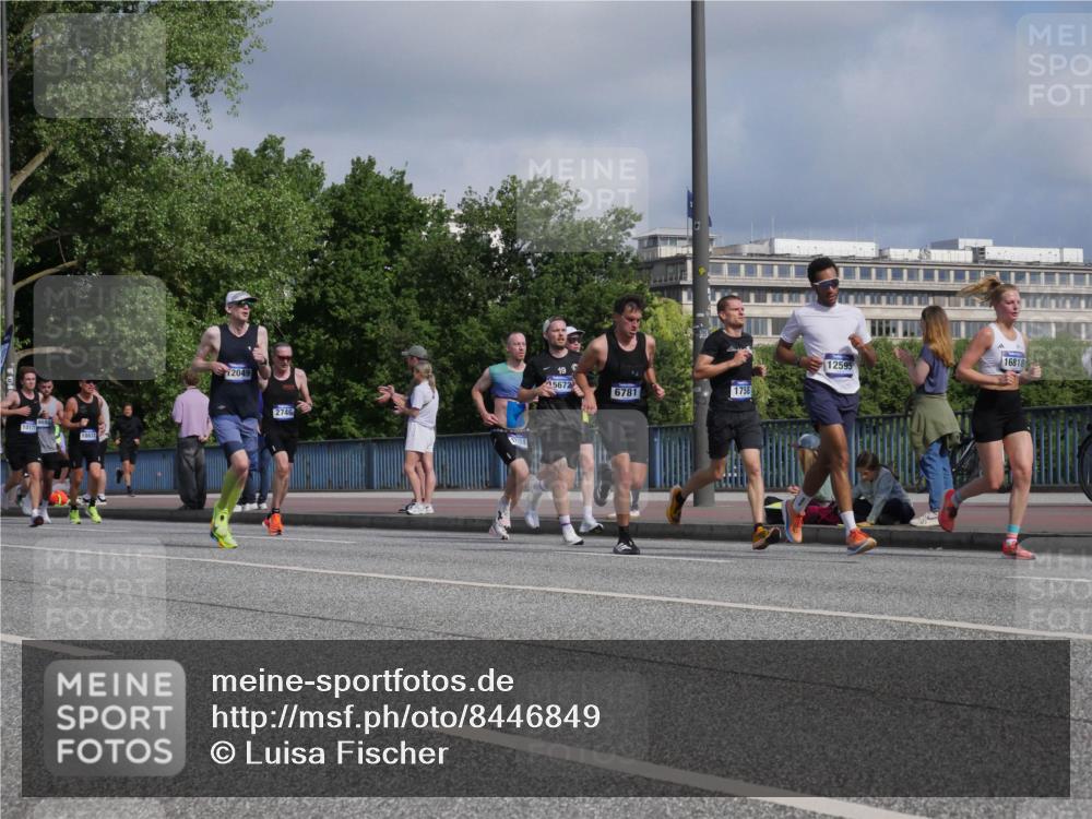 29.06.2025 - hella hamburg halbmarathon Luisa Fischer http://msf.ph/oto/8446849 29.06.2025 09:47:25 Kennedybrücke 1017692, 2049, 2746, 19, 15672, 6781, 1758, 12595, 16818, 1758, 2746, 3043, 5070, 5328, 5746, 6781, 7272, 8209, 9137, 9381, 10171, 10486 meine-sportfotos.de