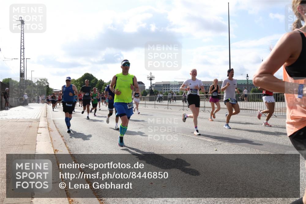 29.06.2025 - hella hamburg halbmarathon Lena Gebhardt http://msf.ph/oto/8446850 29.06.2025 09:53:32 Lombardsbrücke 607, 6282, 1012, 1391, 1466, 1558, 1735, 1750, 1759, 2234, 2270, 2365, 2402, 2516, 2590, 2623, 2890, 2937, 3004, 3146, 3186, 3304, 3414, 3907, 4091, 4140, 4247, 4310, 4553, 4949, 4997, 5022, 5115, 5132, 5362, 5460, 5532, 5623, 5624, 5650, 5692, 6071, 6081, 6152, 6203, 6282, 6375, 6388, 6460, 6575, 6712, 6903, 7204, 7322, 7385, 7448, 7450, 7480, 7765, 8063, 8664, 9030, 9126, 9626, 9633, 9723, 9965, 11077, 13009 meine-sportfotos.de
