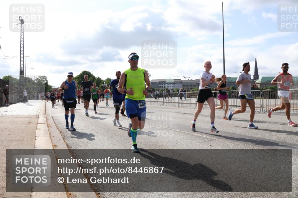 29.06.2025 - hella hamburg halbmarathon Lena Gebhardt http://msf.ph/oto/8446867 29.06.2025 09:53:33 Lombardsbrücke 3186, 607, 282, 1796, 1012, 1391, 1466, 1558, 1735, 1750, 1759, 2234, 2270, 2365, 2402, 2516, 2590, 2623, 2890, 2937, 3004, 3146, 3186, 3304, 3414, 4091, 4140, 4247, 4310, 4553, 4949, 4997, 5022, 5115, 5132, 5362, 5460, 5532, 5623, 5624, 5650, 5692, 6071, 6081, 6203, 6282, 6375, 6388, 6460, 6575, 6712, 6903, 7204, 7322, 7385, 7448, 7450, 7480, 7765, 8063, 8664, 9030, 9126, 9626, 9633, 9723, 9965, 11077, 13009 meine-sportfotos.de
