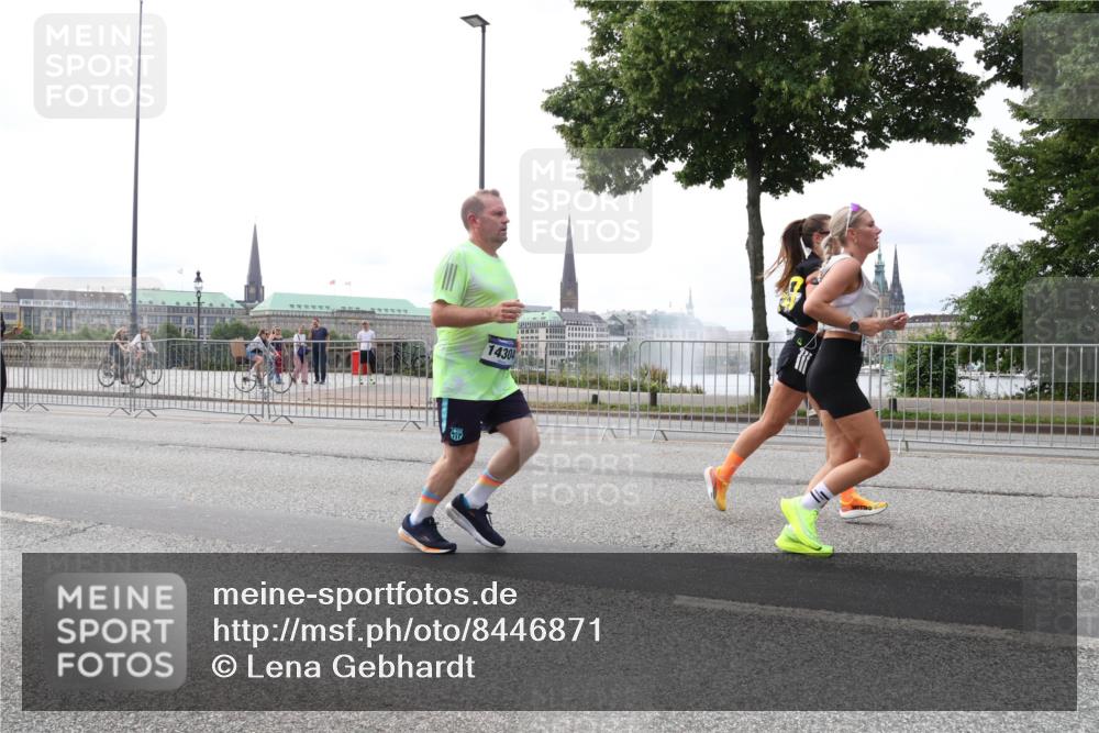 29.06.2025 - hella hamburg halbmarathon Lena Gebhardt http://msf.ph/oto/8446871 29.06.2025 10:30:11 Lombardsbrücke 14304, 1097, 1547, 1694, 2302, 2699, 2901, 3443, 3573, 3613, 4580, 5063, 5322, 6598, 6616, 6626, 8388, 8792, 8941, 9095, 10162, 10880, 11376, 11444, 12227, 12305, 12349, 12350, 12504, 12537, 12687, 12688, 12710, 13031, 13418, 13810, 14304, 15266, 15938, 16182, 16601, 16604, 16735, 16769, 16864, 17529, 18046, 18385, 18503, 18671 meine-sportfotos.de
