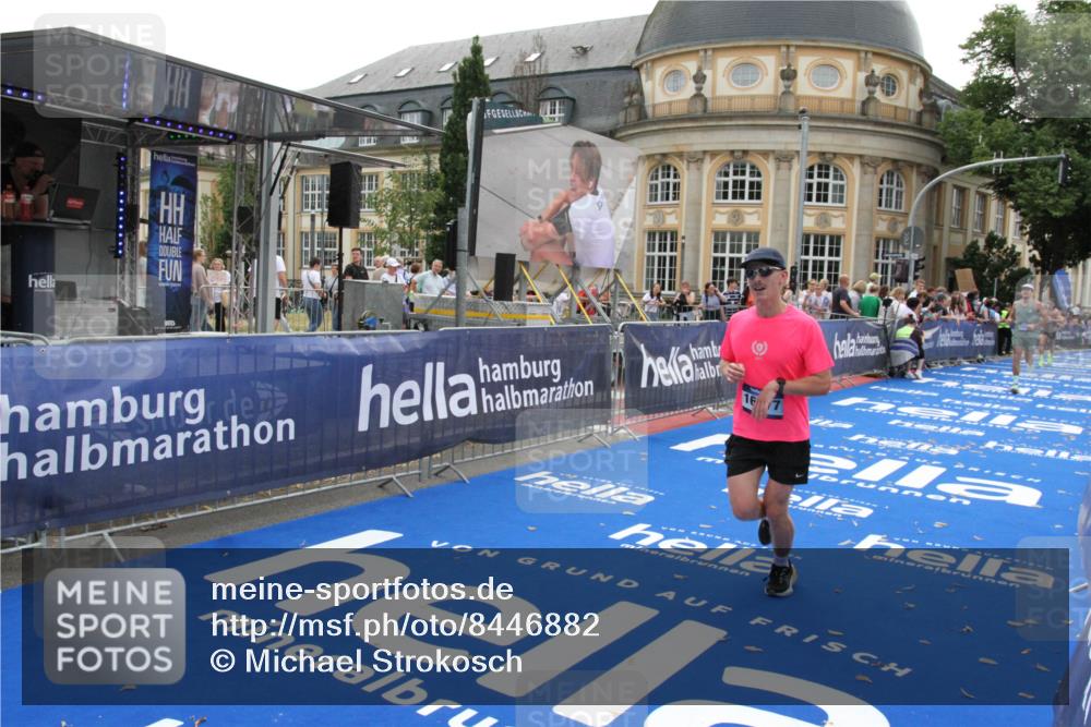 29.06.2025 - hella hamburg halbmarathon Michael Strokosch http://msf.ph/oto/8446882 29.06.2025 10:28:00 Ziel 10106, 10485, 12189, 16377, 17488 meine-sportfotos.de