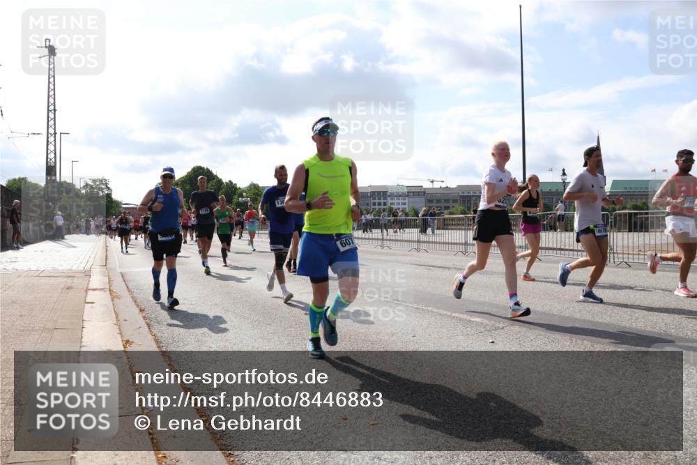 29.06.2025 - hella hamburg halbmarathon Lena Gebhardt http://msf.ph/oto/8446883 29.06.2025 09:53:33 Lombardsbrücke 3186, 130, 607, 1012, 1391, 1466, 1558, 1735, 1750, 1759, 2234, 2270, 2365, 2402, 2516, 2590, 2623, 2890, 2937, 3004, 3146, 3186, 3304, 3414, 4091, 4140, 4247, 4310, 4553, 4949, 4997, 5022, 5115, 5132, 5362, 5460, 5532, 5623, 5624, 5650, 5692, 6071, 6081, 6203, 6282, 6375, 6388, 6460, 6575, 6712, 6903, 7204, 7322, 7385, 7448, 7450, 7480, 7765, 8063, 8664, 9030, 9126, 9626, 9633, 9723, 9965, 11077, 13009 meine-sportfotos.de