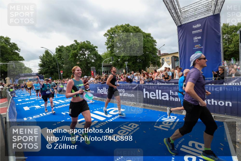 29.06.2025 - hella hamburg halbmarathon Zöllner http://msf.ph/oto/8446898 29.06.2025 10:57:55 Ziel 2034, 2806, 2883, 3575, 5391, 7138, 7159, 7269, 9820, 10599, 10703, 11394, 12523, 13376, 14737, 14881, 15349, 16517, 17543, 18492 meine-sportfotos.de