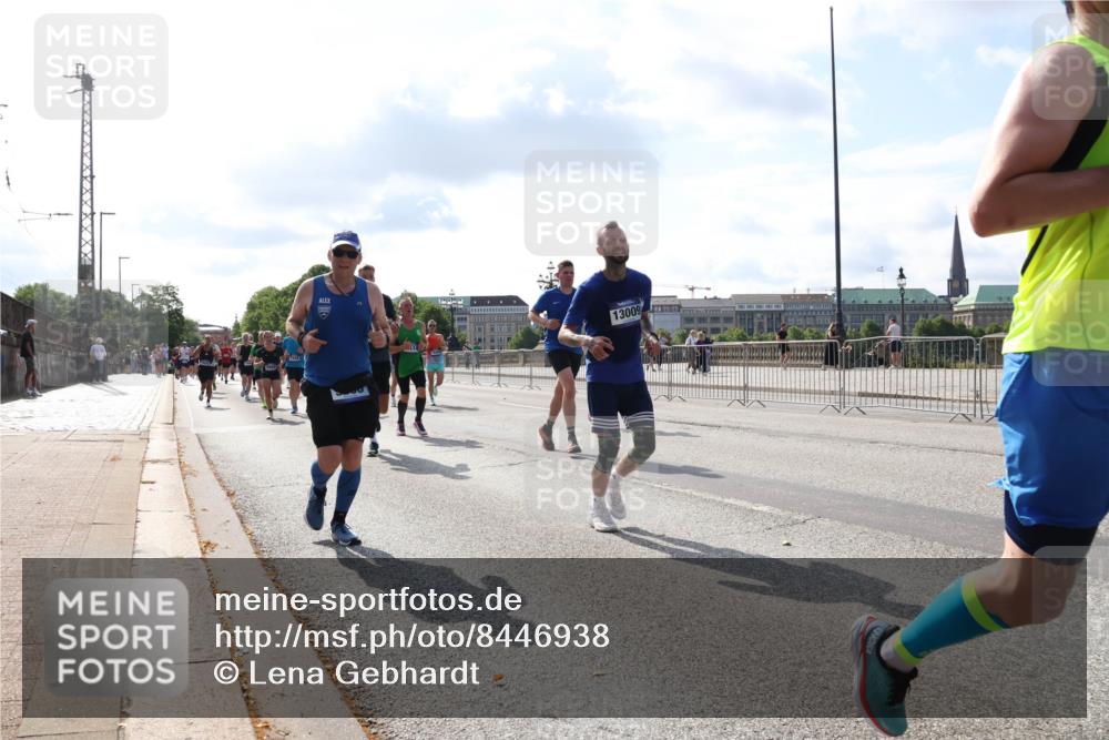 29.06.2025 - hella hamburg halbmarathon Lena Gebhardt http://msf.ph/oto/8446938 29.06.2025 09:53:33 Lombardsbrücke 13009, 1012, 1391, 1466, 1558, 1735, 1750, 1759, 2234, 2270, 2365, 2402, 2516, 2590, 2623, 2890, 2937, 3004, 3146, 3186, 3304, 3414, 4091, 4140, 4247, 4310, 4553, 4949, 4997, 5022, 5115, 5132, 5362, 5460, 5532, 5623, 5624, 5650, 5692, 6071, 6081, 6203, 6282, 6375, 6388, 6460, 6575, 6712, 6903, 7204, 7322, 7385, 7448, 7450, 7480, 7765, 8063, 8664, 9030, 9126, 9626, 9633, 9723, 9965, 11077, 13009 meine-sportfotos.de