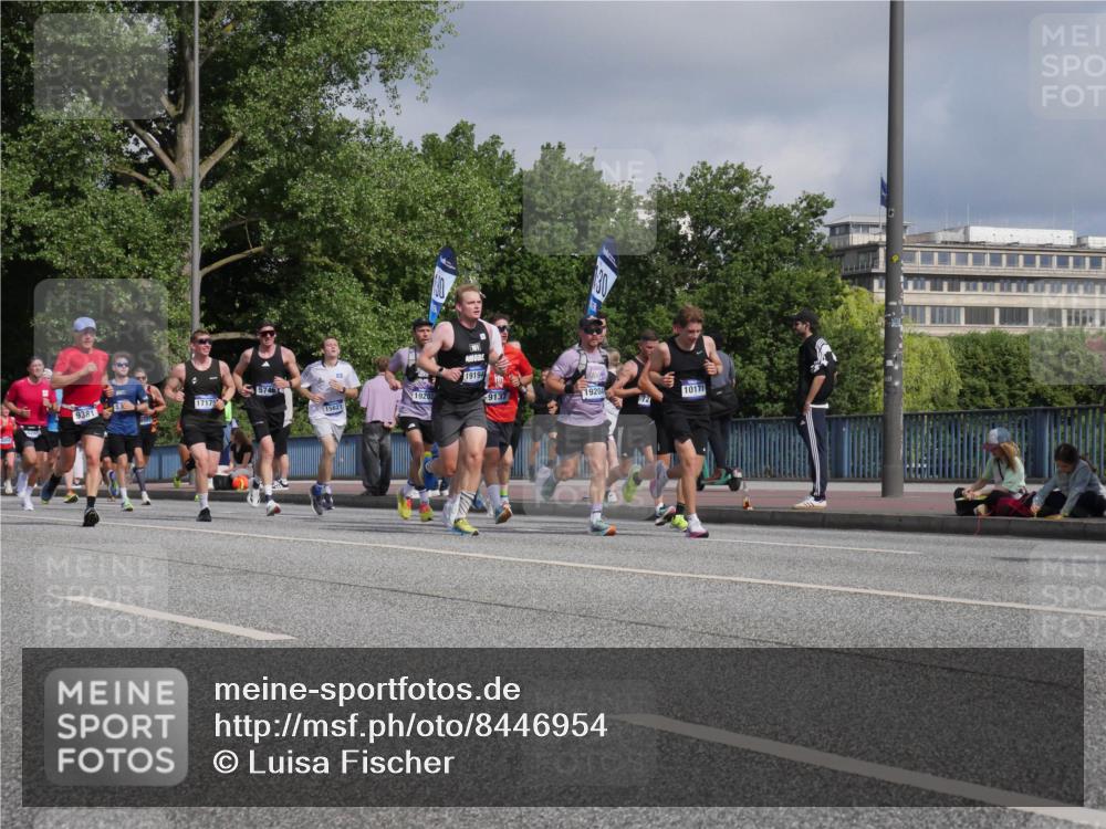 29.06.2025 - hella hamburg halbmarathon Luisa Fischer http://msf.ph/oto/8446954 29.06.2025 09:47:29 Kennedybrücke 30, 161, 130, 19194, 5746, 17175, 9381, 1920, 15621, 9137, 19204, 10171, 72, 1758, 2746, 3043, 4050, 5070, 5328, 5746, 6781, 7272, 8209, 8883, 9137, 9381, 10171 meine-sportfotos.de