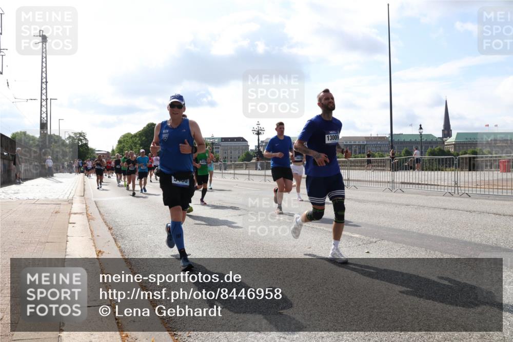 29.06.2025 - hella hamburg halbmarathon Lena Gebhardt http://msf.ph/oto/8446958 29.06.2025 09:53:34 Lombardsbrücke 3414, 18638, 13009, 1012, 1391, 1466, 1558, 1735, 1750, 1759, 2234, 2270, 2365, 2402, 2516, 2590, 2623, 2890, 2937, 3004, 3146, 3186, 3414, 4091, 4140, 4247, 4310, 4553, 4949, 4997, 5022, 5115, 5132, 5362, 5460, 5532, 5623, 5624, 5650, 5692, 6071, 6081, 6203, 6282, 6375, 6388, 6460, 6575, 6712, 6903, 7204, 7322, 7385, 7448, 7450, 7480, 7765, 8023, 8063, 8664, 9030, 9126, 9626, 9633, 9723, 9965, 10792, 11077, 13009 meine-sportfotos.de