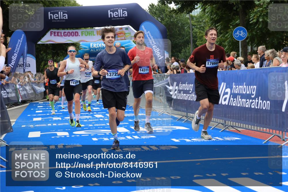29.06.2025 - hella hamburg halbmarathon Strokosch-Dieckow http://msf.ph/oto/8446961 29.06.2025 10:39:13 Ziel 1445, 2044, 3282, 4565, 4759, 5752, 6037, 8319, 8925, 11305, 12046, 12137, 13479, 13729, 14311, 15556, 16656, 17646, 17668, 18149, 18547 meine-sportfotos.de