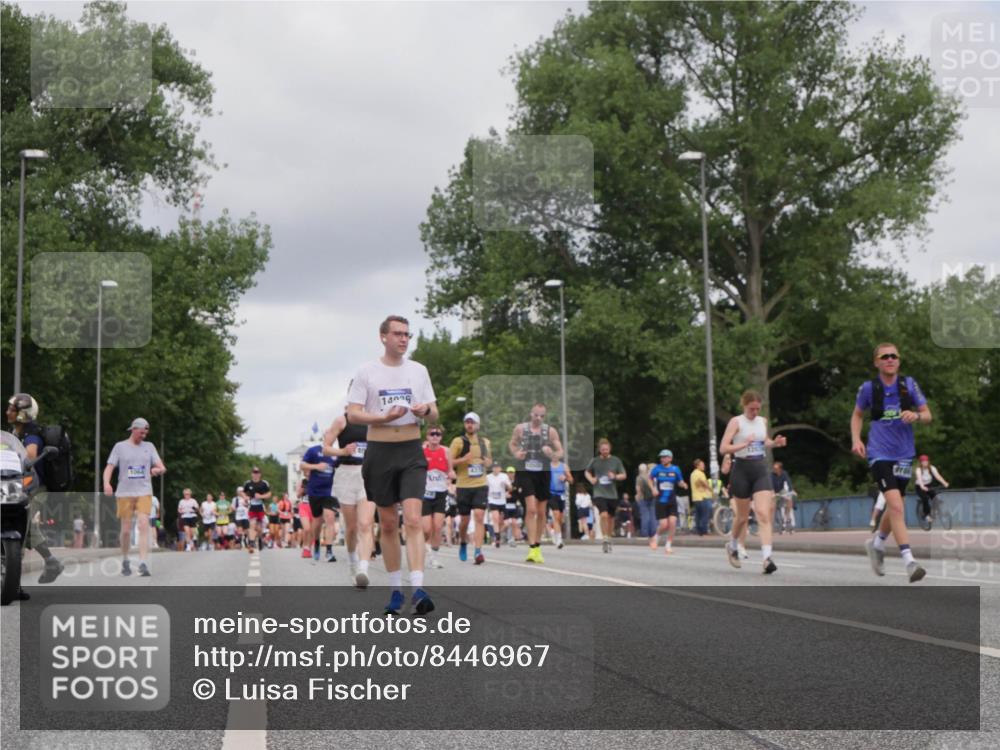 29.06.2025 - hella hamburg halbmarathon Luisa Fischer http://msf.ph/oto/8446967 29.06.2025 10:29:12 Kennedybrücke 1406, 1305, 3765, 3961, 3963, 4378, 5028, 6663, 9186 meine-sportfotos.de