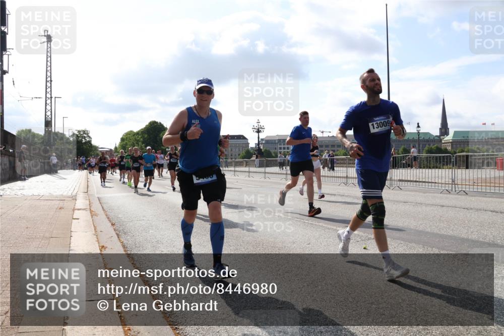29.06.2025 - hella hamburg halbmarathon Lena Gebhardt http://msf.ph/oto/8446980 29.06.2025 09:53:34 Lombardsbrücke 13009, 8888, 1012, 1391, 1466, 1558, 1735, 1750, 1759, 2234, 2270, 2365, 2402, 2516, 2590, 2623, 2890, 2937, 3004, 3146, 3186, 3414, 4091, 4140, 4247, 4310, 4553, 4949, 4997, 5022, 5115, 5132, 5362, 5460, 5532, 5623, 5624, 5650, 5692, 6071, 6081, 6203, 6282, 6375, 6388, 6460, 6575, 6712, 6903, 7204, 7322, 7385, 7448, 7450, 7480, 7765, 8023, 8063, 8664, 9030, 9126, 9626, 9633, 9723, 9965, 10792, 11077, 13009 meine-sportfotos.de