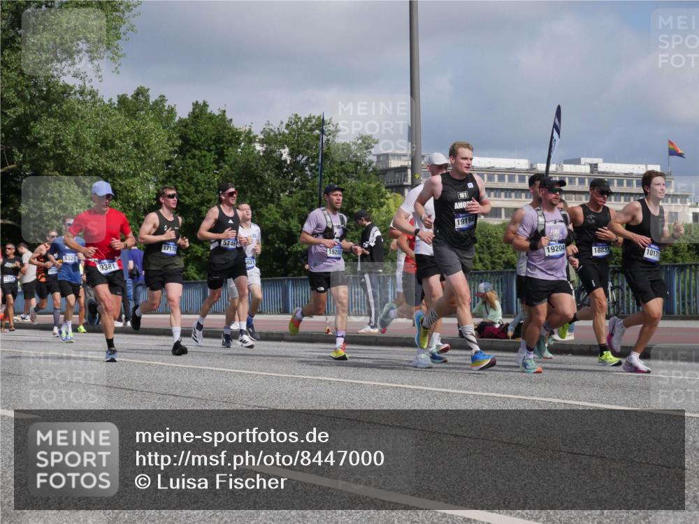 29.06.2025 - hella hamburg halbmarathon Luisa Fischer http://msf.ph/oto/8447000 29.06.2025 09:47:30 Kennedybrücke 17175, 5746, 5328, 9381, 621, 19202, 161, 19194, 19204, 18837, 10171, 2746, 3043, 4050, 5070, 5328, 5746, 6781, 7272, 8209, 8883, 9137, 9381, 10171 meine-sportfotos.de