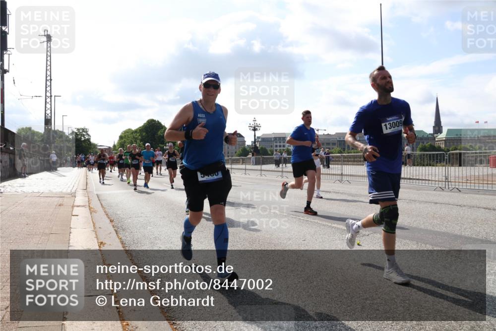 29.06.2025 - hella hamburg halbmarathon Lena Gebhardt http://msf.ph/oto/8447002 29.06.2025 09:53:34 Lombardsbrücke 13009, 88888, 1012, 1391, 1466, 1558, 1735, 1750, 1759, 2234, 2270, 2365, 2402, 2516, 2590, 2623, 2890, 2937, 3004, 3146, 3186, 3414, 4091, 4140, 4247, 4310, 4553, 4949, 4997, 5022, 5115, 5132, 5362, 5460, 5532, 5623, 5624, 5650, 5692, 6071, 6081, 6203, 6282, 6375, 6388, 6460, 6575, 6712, 6903, 7204, 7322, 7385, 7448, 7450, 7480, 7765, 8023, 8063, 8664, 9030, 9126, 9626, 9633, 9723, 9965, 10792, 11077, 13009 meine-sportfotos.de