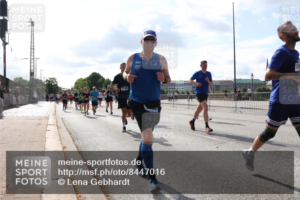 29.06.2025 - hella hamburg halbmarathon Lena Gebhardt http://msf.ph/oto/8447016 29.06.2025 09:53:34 Lombardsbrücke 130, 3186, 1012, 1391, 1466, 1558, 1735, 1750, 1759, 2234, 2270, 2365, 2402, 2516, 2590, 2623, 2890, 2937, 3004, 3146, 3186, 3414, 4091, 4140, 4247, 4310, 4553, 4949, 4997, 5022, 5115, 5132, 5362, 5460, 5532, 5623, 5624, 5650, 5692, 6071, 6081, 6203, 6282, 6375, 6388, 6460, 6575, 6712, 6903, 7204, 7322, 7385, 7448, 7450, 7480, 7765, 8023, 8063, 8664, 9030, 9126, 9626, 9633, 9723, 9965, 10792, 11077, 13009 meine-sportfotos.de