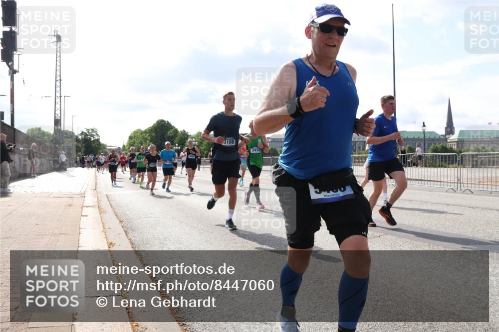 29.06.2025 - hella hamburg halbmarathon Lena Gebhardt http://msf.ph/oto/8447060 29.06.2025 09:53:35 Lombardsbrücke 7448, 3186, 3414, 58888, 1012, 1466, 1558, 1735, 1750, 1759, 2234, 2270, 2365, 2402, 2516, 2623, 2890, 2937, 3004, 3146, 3186, 3414, 4091, 4140, 4247, 4310, 4553, 4949, 4997, 5022, 5115, 5132, 5362, 5460, 5532, 5623, 5624, 5650, 5692, 6071, 6081, 6203, 6282, 6309, 6375, 6388, 6460, 6575, 6712, 6903, 7204, 7322, 7385, 7448, 7450, 7480, 7765, 8023, 8063, 8664, 9030, 9126, 9626, 9633, 9723, 9965, 10792, 11077, 13009 meine-sportfotos.de