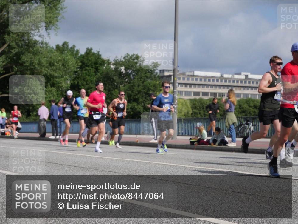 29.06.2025 - hella hamburg halbmarathon Luisa Fischer http://msf.ph/oto/8447064 29.06.2025 09:47:33 Kennedybrücke 15328, 1717, 1990, 3043, 4050, 5070, 5328, 5746, 5826, 7272, 7723, 8209, 8883, 9137, 9381, 10171 meine-sportfotos.de