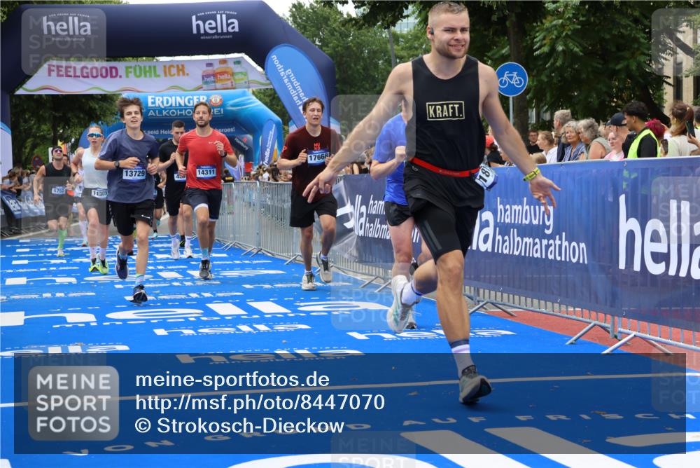 29.06.2025 - hella hamburg halbmarathon Strokosch-Dieckow http://msf.ph/oto/8447070 29.06.2025 10:39:12 Ziel 1445, 2044, 3282, 4565, 4759, 5752, 6037, 6686, 6687, 8319, 8925, 11305, 11619, 12046, 12137, 13479, 13729, 14311, 15556, 16656, 17646, 17668, 18149, 18547 meine-sportfotos.de
