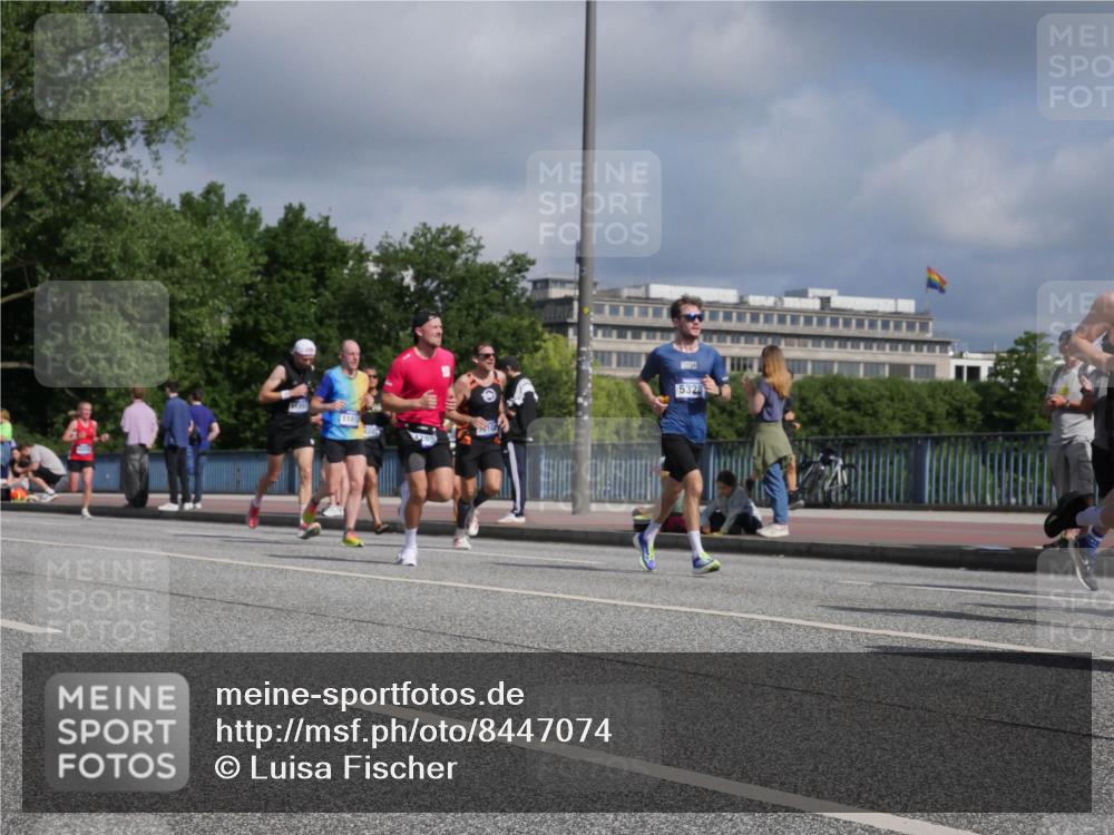 29.06.2025 - hella hamburg halbmarathon Luisa Fischer http://msf.ph/oto/8447074 29.06.2025 09:47:33 Kennedybrücke 1141, 5328, 1990, 3043, 4050, 5070, 5328, 5746, 5826, 7272, 7723, 8209, 8883, 9137, 9381, 10171 meine-sportfotos.de