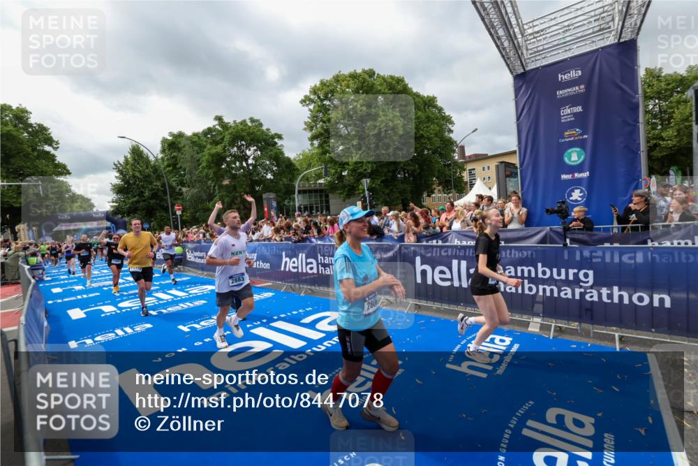 29.06.2025 - hella hamburg halbmarathon Zöllner http://msf.ph/oto/8447078 29.06.2025 10:57:58 Ziel 1200, 2025, 2806, 2883, 3093, 3575, 7138, 7159, 7189, 9820, 11394, 12378, 13376, 13465, 14881, 15349, 16517, 17543, 18492, 18762 meine-sportfotos.de