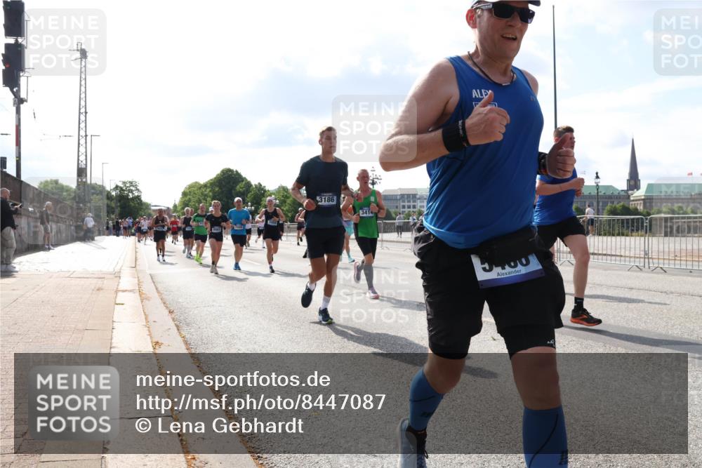 29.06.2025 - hella hamburg halbmarathon Lena Gebhardt http://msf.ph/oto/8447087 29.06.2025 09:53:35 Lombardsbrücke 7448, 3186, 3414, 5400, 88888, 1012, 1466, 1558, 1735, 1750, 1759, 2234, 2270, 2365, 2402, 2516, 2623, 2890, 2937, 3004, 3146, 3186, 3414, 4091, 4140, 4247, 4310, 4553, 4949, 4997, 5022, 5115, 5132, 5362, 5460, 5532, 5623, 5624, 5650, 5692, 6071, 6081, 6203, 6282, 6309, 6375, 6388, 6460, 6575, 6712, 6903, 7204, 7322, 7385, 7448, 7450, 7480, 7765, 8023, 8063, 8664, 9030, 9126, 9626, 9633, 9723, 9965, 10792, 11077, 13009 meine-sportfotos.de