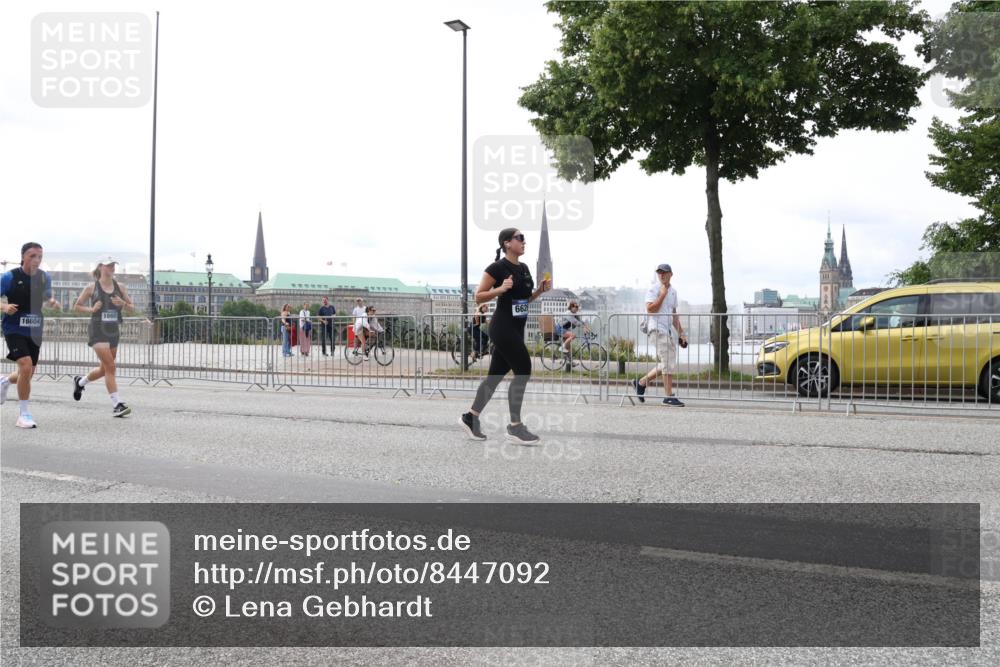 29.06.2025 - hella hamburg halbmarathon Lena Gebhardt http://msf.ph/oto/8447092 29.06.2025 10:30:13 Lombardsbrücke 16604, 1660, 662, 1097, 1547, 1694, 2302, 2699, 2901, 3443, 3573, 3613, 4575, 4580, 4819, 5063, 5322, 6598, 6616, 6626, 8388, 8792, 8941, 9095, 10162, 10880, 11376, 12305, 12349, 12350, 12504, 12537, 12687, 12688, 12710, 13031, 13418, 13810, 14304, 14421, 15266, 15789, 15938, 16182, 16504, 16601, 16604, 16735, 16769, 16864, 17529, 18046, 18385, 18503, 18671 meine-sportfotos.de