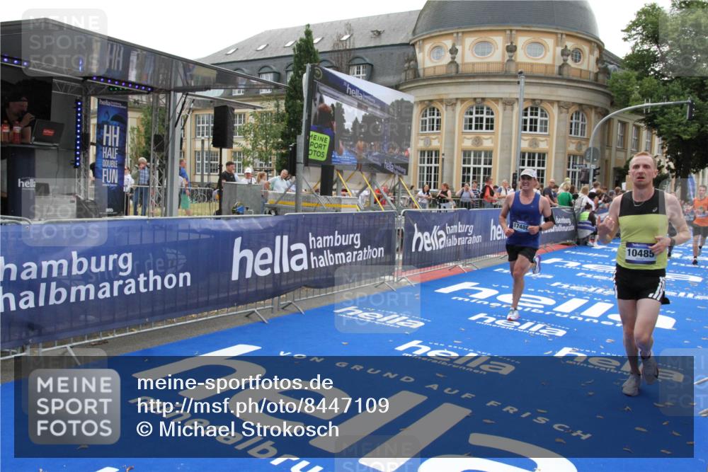 29.06.2025 - hella hamburg halbmarathon Michael Strokosch http://msf.ph/oto/8447109 29.06.2025 10:28:06 Ziel 10106, 10485, 12189, 13383, 14757, 15883, 17488 meine-sportfotos.de