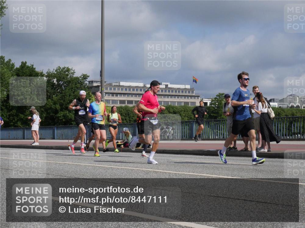 29.06.2025 - hella hamburg halbmarathon Luisa Fischer http://msf.ph/oto/8447111 29.06.2025 09:47:34 Kennedybrücke 7, 11857, 1413, 3289, 1990, 3043, 4050, 5070, 5328, 5746, 5826, 7272, 7723, 8209, 8883, 9137, 9381, 9634, 10171 meine-sportfotos.de