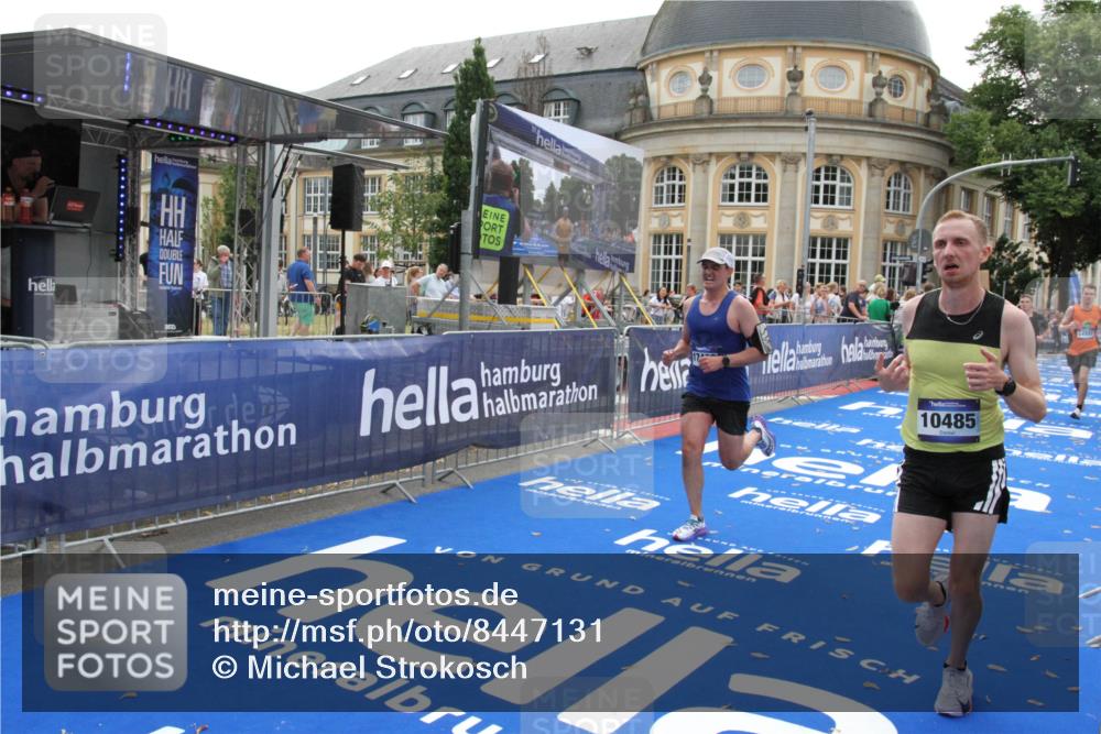 29.06.2025 - hella hamburg halbmarathon Michael Strokosch http://msf.ph/oto/8447131 29.06.2025 10:28:06 Ziel 10106, 10485, 12189, 13383, 14757, 15883, 17488 meine-sportfotos.de