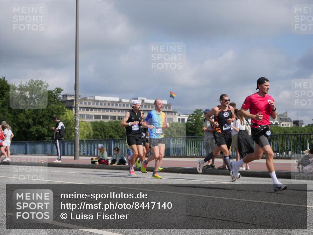 29.06.2025 - hella hamburg halbmarathon Luisa Fischer http://msf.ph/oto/8447140 29.06.2025 09:47:35 Kennedybrücke 11851, 111413, 18102, 1990, 3043, 4050, 5328, 5746, 5826, 7272, 7723, 8209, 8883, 9137, 9381, 9634 meine-sportfotos.de