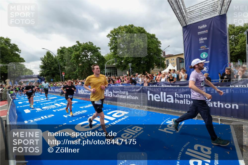 29.06.2025 - hella hamburg halbmarathon Zöllner http://msf.ph/oto/8447175 29.06.2025 10:58:00 Ziel 1200, 2025, 2883, 3093, 3575, 4579, 6531, 7138, 7159, 7189, 8089, 9820, 11394, 12378, 13376, 13465, 14881, 15090, 15349, 15527, 17543, 18762 meine-sportfotos.de