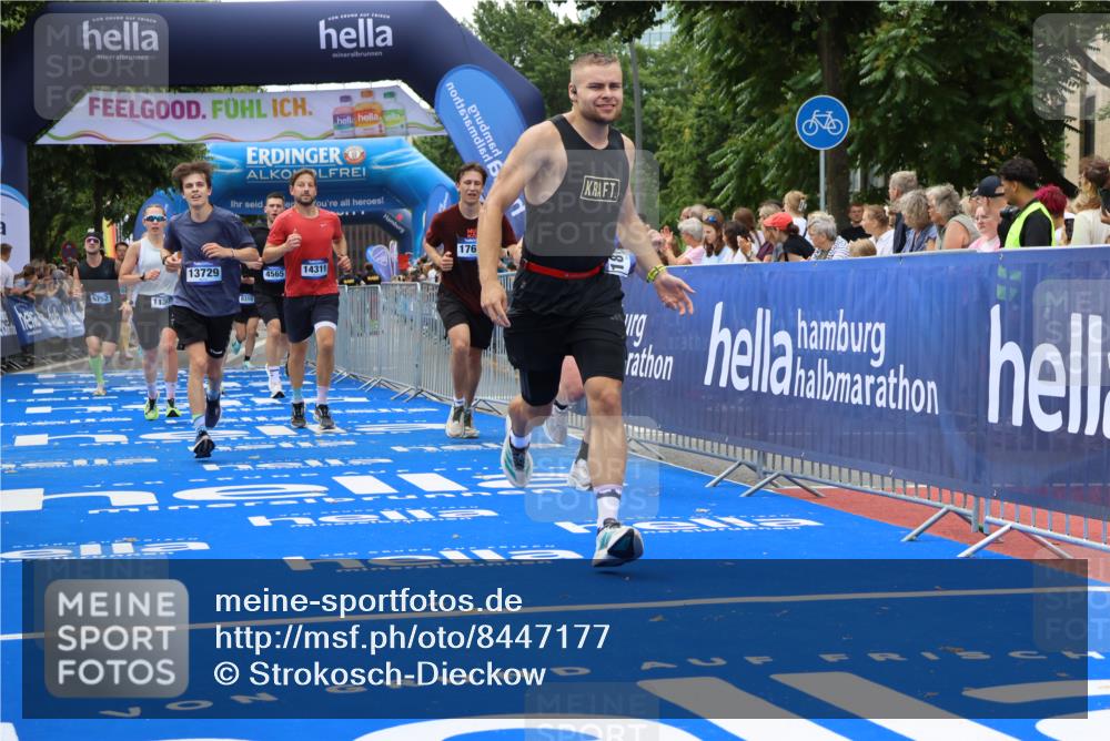 29.06.2025 - hella hamburg halbmarathon Strokosch-Dieckow http://msf.ph/oto/8447177 29.06.2025 10:39:12 Ziel 1445, 2044, 3282, 4565, 4759, 5752, 6037, 6686, 6687, 8319, 8925, 11305, 11619, 12046, 12137, 13479, 13729, 14311, 15556, 16656, 17646, 17668, 18149, 18547 meine-sportfotos.de