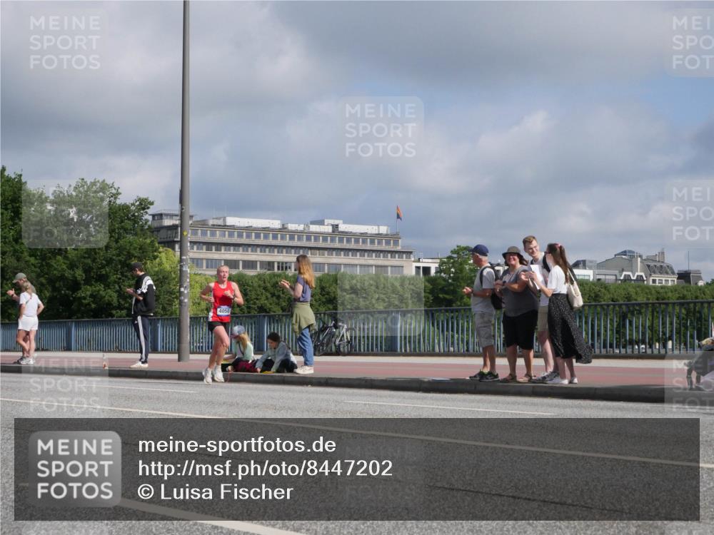 29.06.2025 - hella hamburg halbmarathon Luisa Fischer http://msf.ph/oto/8447202 29.06.2025 09:47:37 Kennedybrücke 4050, 1990, 4050, 4698, 5328, 5826, 7723, 8883, 9634 meine-sportfotos.de