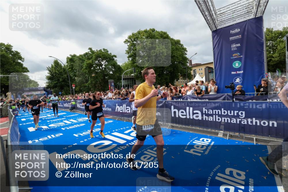 29.06.2025 - hella hamburg halbmarathon Zöllner http://msf.ph/oto/8447205 29.06.2025 10:58:00 Ziel 1200, 2025, 2883, 3093, 3575, 4579, 6531, 7138, 7159, 7189, 8089, 9820, 11394, 12378, 13376, 13465, 14881, 15090, 15349, 15527, 17543, 18762 meine-sportfotos.de