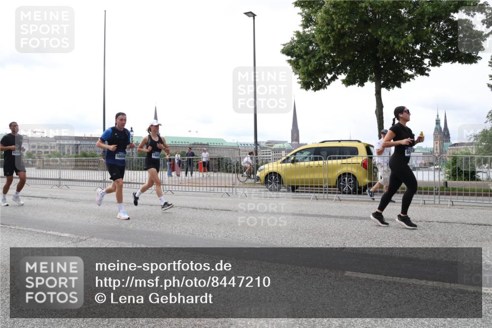 29.06.2025 - hella hamburg halbmarathon Lena Gebhardt http://msf.ph/oto/8447210 29.06.2025 10:30:14 Lombardsbrücke 18046, 16604, 1660, 1097, 1547, 1694, 2302, 2699, 2901, 3443, 3573, 3613, 4575, 4580, 4819, 5063, 5322, 6598, 6616, 6626, 8388, 8792, 8941, 9095, 10162, 10880, 11376, 12305, 12349, 12350, 12504, 12537, 12687, 12688, 12710, 13031, 13418, 14304, 14421, 15266, 15789, 15938, 16182, 16504, 16601, 16604, 16735, 16769, 16864, 17529, 18046, 18503, 18671 meine-sportfotos.de