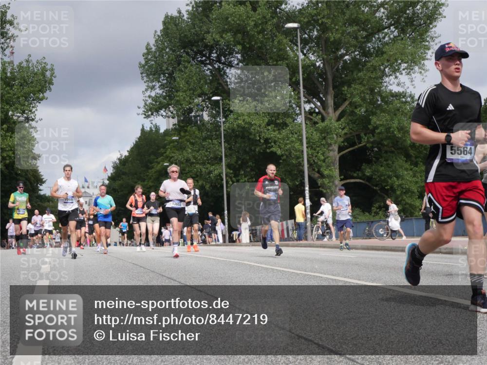 29.06.2025 - hella hamburg halbmarathon Luisa Fischer http://msf.ph/oto/8447219 29.06.2025 10:29:26 Kennedybrücke 7069, 19144, 1736, 11139, 13653, 479, 5564, 5497, 5564, 6478, 7069, 8079, 8881, 9573, 10219, 10845, 10846 meine-sportfotos.de