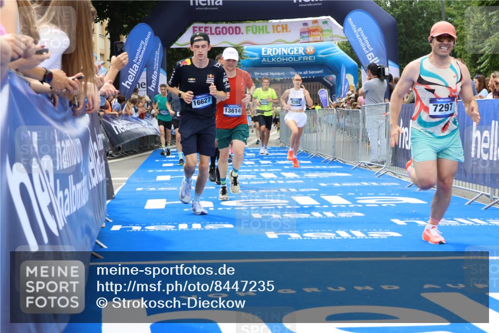 29.06.2025 - hella hamburg halbmarathon Strokosch-Dieckow http://msf.ph/oto/8447235 29.06.2025 10:49:02 Ziel 1381, 1452, 2260, 3213, 3985, 4832, 4847, 4890, 6389, 7297, 8302, 8821, 8889, 9695, 10184, 12534, 13183, 13614, 13688, 16414, 16627, 17173, 17632, 18598, 18842 meine-sportfotos.de