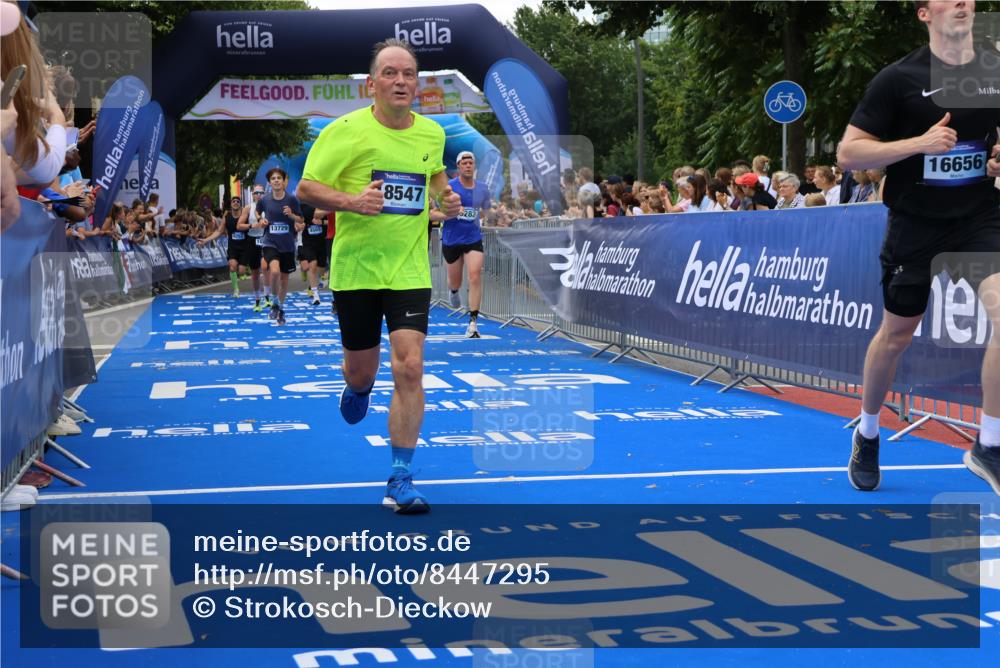 29.06.2025 - hella hamburg halbmarathon Strokosch-Dieckow http://msf.ph/oto/8447295 29.06.2025 10:39:10 Ziel 1445, 2044, 3282, 4565, 4759, 5752, 6686, 6687, 8319, 8925, 11305, 11619, 12046, 12137, 13479, 13729, 14311, 15556, 16656, 16820, 17646, 17668, 18149, 18547 meine-sportfotos.de