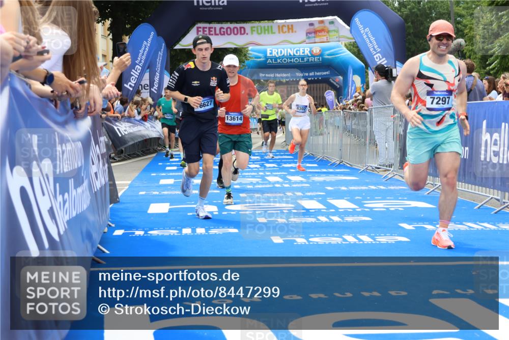 29.06.2025 - hella hamburg halbmarathon Strokosch-Dieckow http://msf.ph/oto/8447299 29.06.2025 10:49:02 Ziel 1381, 1452, 2260, 3213, 3985, 4832, 4847, 4890, 6389, 7297, 8302, 8821, 8889, 9695, 10184, 12534, 13183, 13614, 13688, 16414, 16627, 17173, 17632, 18598, 18842 meine-sportfotos.de