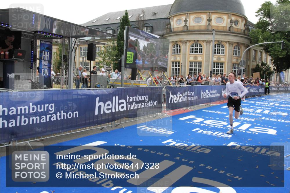 29.06.2025 - hella hamburg halbmarathon Michael Strokosch http://msf.ph/oto/8447328 29.06.2025 10:28:12 Ziel 14757, 15883 meine-sportfotos.de