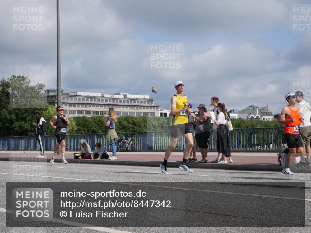 29.06.2025 - hella hamburg halbmarathon Luisa Fischer http://msf.ph/oto/8447342 29.06.2025 09:47:43 Kennedybrücke 12988, 1990, 963, 1990, 2689, 4129, 4679, 4698, 4749, 5826, 6358, 7481, 7723, 9634, 10017 meine-sportfotos.de