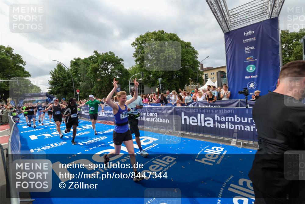29.06.2025 - hella hamburg halbmarathon Zöllner http://msf.ph/oto/8447344 29.06.2025 10:58:03 Ziel 1200, 2025, 3093, 3141, 3575, 4579, 6531, 6892, 7159, 7189, 8089, 10036, 11394, 11832, 12378, 12773, 13465, 14881, 15090, 15349, 15527, 18762 meine-sportfotos.de