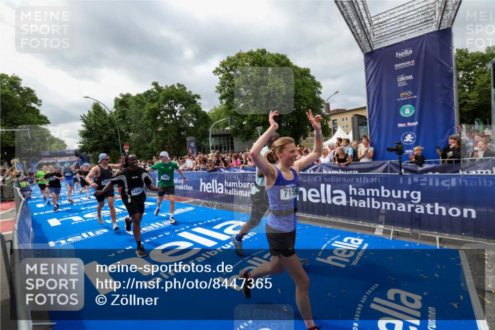 29.06.2025 - hella hamburg halbmarathon Zöllner http://msf.ph/oto/8447365 29.06.2025 10:58:03 Ziel 1200, 2025, 3093, 3141, 3575, 4579, 6531, 6892, 7159, 7189, 8089, 10036, 11394, 11832, 12378, 12773, 13465, 14881, 15090, 15349, 15527, 18762 meine-sportfotos.de