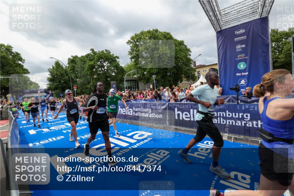29.06.2025 - hella hamburg halbmarathon Zöllner http://msf.ph/oto/8447374 29.06.2025 10:58:04 Ziel 1200, 1611, 2025, 3093, 3141, 3575, 4319, 4579, 6531, 6892, 7159, 7189, 8089, 10036, 11832, 12378, 12773, 13465, 14881, 15090, 15527, 18762 meine-sportfotos.de