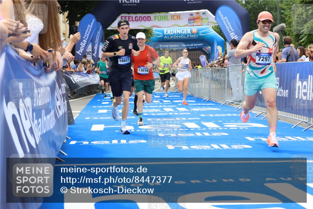 29.06.2025 - hella hamburg halbmarathon Strokosch-Dieckow http://msf.ph/oto/8447377 29.06.2025 10:49:02 Ziel 1381, 1452, 2260, 3213, 3985, 4832, 4847, 4890, 6389, 7297, 8302, 8821, 8889, 9695, 10184, 12534, 13183, 13614, 13688, 16414, 16627, 17173, 17632, 18598, 18842 meine-sportfotos.de