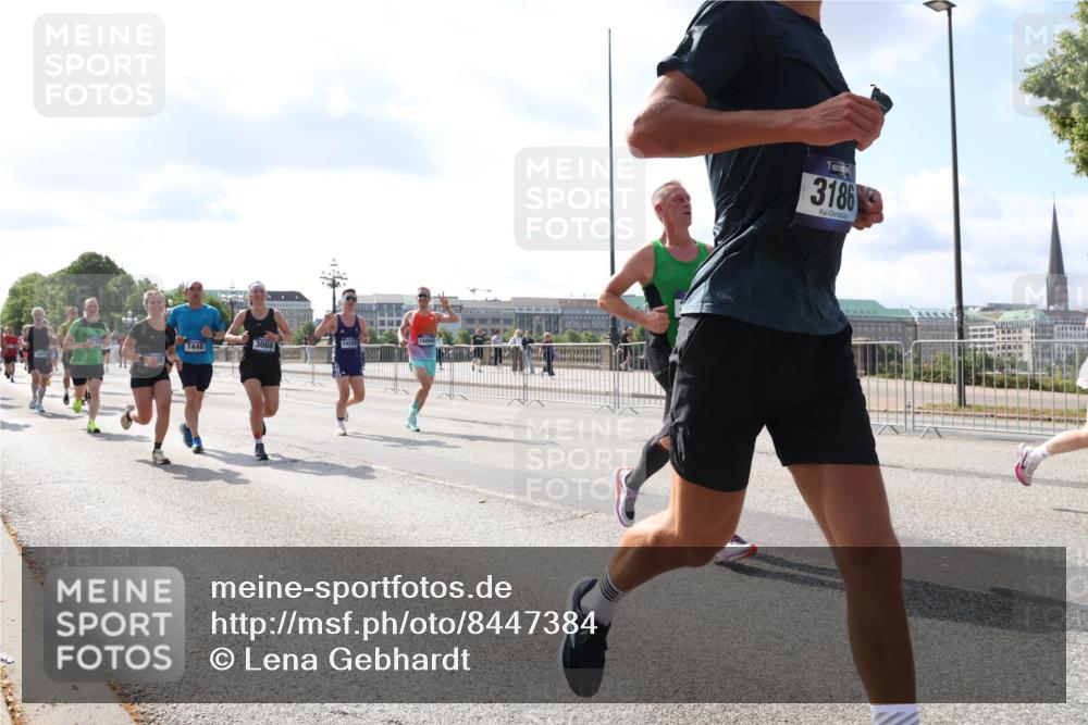 29.06.2025 - hella hamburg halbmarathon Lena Gebhardt http://msf.ph/oto/8447384 29.06.2025 09:53:36 Lombardsbrücke 7448, 3004, 3186, 1466, 1558, 1735, 1750, 1759, 2234, 2270, 2365, 2402, 2516, 2623, 2823, 2890, 2937, 3004, 3146, 3186, 3414, 4091, 4140, 4247, 4310, 4553, 4949, 4997, 5022, 5115, 5132, 5362, 5460, 5532, 5623, 5624, 5650, 5692, 6071, 6081, 6203, 6282, 6309, 6375, 6388, 6460, 6575, 6903, 7204, 7322, 7385, 7448, 7450, 7480, 7765, 8023, 8063, 8269, 8664, 9030, 9126, 9626, 9633, 9723, 9965, 10792, 11077, 13009 meine-sportfotos.de