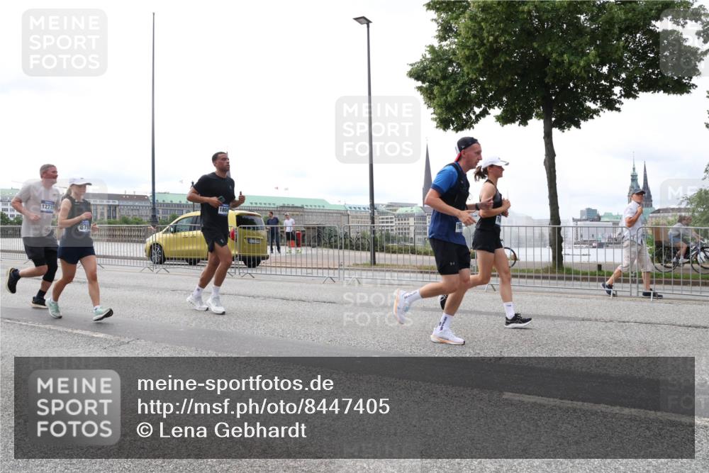 29.06.2025 - hella hamburg halbmarathon Lena Gebhardt http://msf.ph/oto/8447405 29.06.2025 10:30:15 Lombardsbrücke 12710, 879, 1804, 1097, 1547, 1694, 2302, 2699, 2901, 3443, 3573, 3613, 4575, 4580, 4819, 5063, 5322, 6598, 6616, 6626, 8388, 8792, 8941, 9095, 10162, 10880, 11376, 12305, 12349, 12350, 12460, 12461, 12504, 12537, 12687, 12688, 12710, 13031, 13418, 14304, 14421, 15266, 15789, 15938, 16182, 16504, 16601, 16604, 16735, 16769, 16864, 17529, 18046, 18503, 18671 meine-sportfotos.de