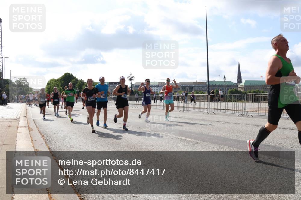 29.06.2025 - hella hamburg halbmarathon Lena Gebhardt http://msf.ph/oto/8447417 29.06.2025 09:53:36 Lombardsbrücke 7448, 9965, 000, 1466, 1558, 1735, 1750, 1759, 2234, 2270, 2365, 2402, 2516, 2623, 2823, 2890, 2937, 3004, 3146, 3186, 3414, 4091, 4140, 4247, 4310, 4553, 4949, 4997, 5022, 5115, 5132, 5362, 5460, 5532, 5623, 5624, 5650, 5692, 6071, 6081, 6203, 6282, 6309, 6375, 6388, 6460, 6575, 6903, 7204, 7322, 7385, 7448, 7450, 7480, 7765, 8023, 8063, 8269, 8664, 9030, 9126, 9626, 9633, 9723, 9965, 10792, 11077, 13009 meine-sportfotos.de