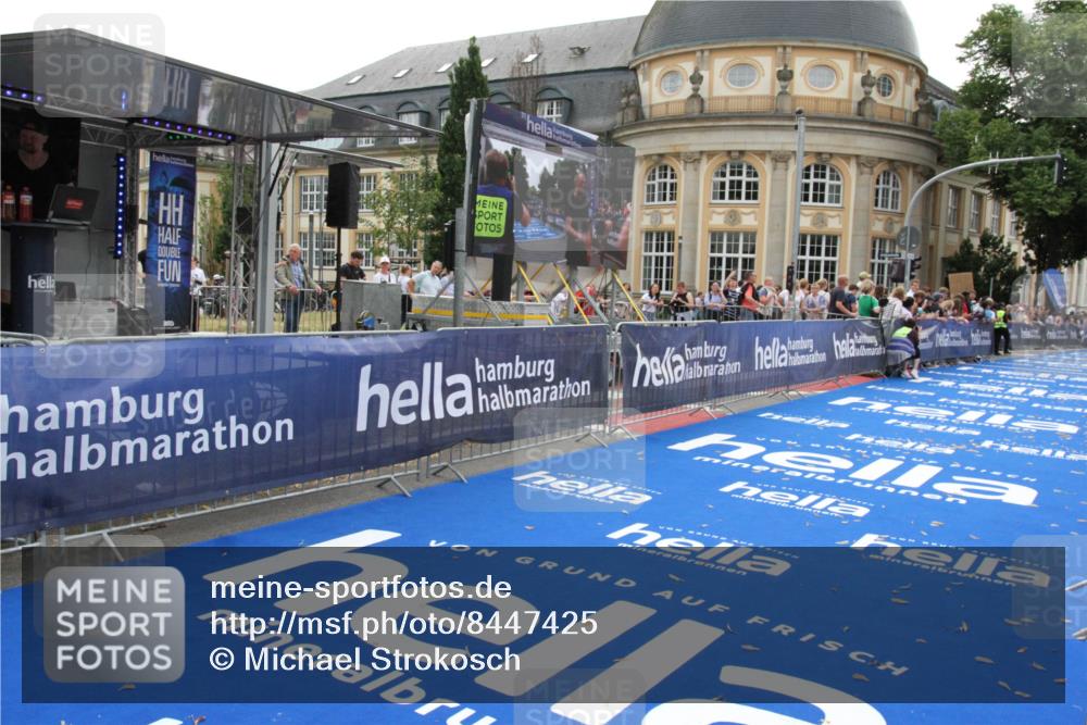29.06.2025 - hella hamburg halbmarathon Michael Strokosch http://msf.ph/oto/8447425 29.06.2025 10:28:13 Ziel 15883 meine-sportfotos.de