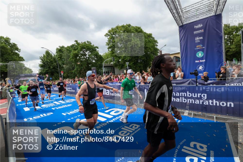 29.06.2025 - hella hamburg halbmarathon Zöllner http://msf.ph/oto/8447429 29.06.2025 10:58:04 Ziel 1200, 1611, 2025, 3093, 3141, 3575, 4319, 4579, 6531, 6892, 7159, 7189, 8089, 10036, 11832, 12378, 12773, 13465, 14881, 15090, 15527, 18762 meine-sportfotos.de