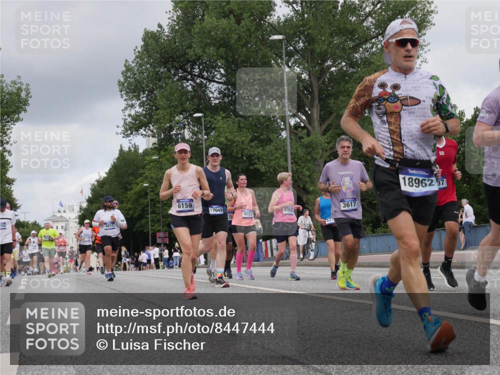29.06.2025 - hella hamburg halbmarathon Luisa Fischer http://msf.ph/oto/8447444 29.06.2025 10:29:44 Kennedybrücke 104, 9811, 6159, 17049, 4267, 4268, 3, 4, 18962, 37, 431, 3617, 1973, 3617, 4267, 4268, 4315, 4358, 5494, 6159, 6637, 8281, 8942 meine-sportfotos.de