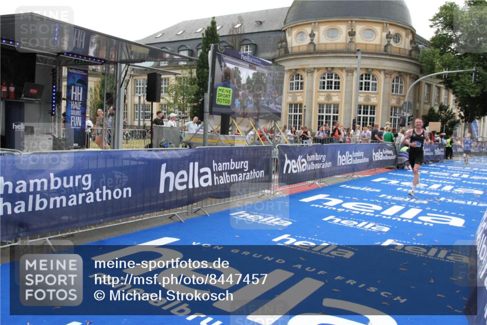 29.06.2025 - hella hamburg halbmarathon Michael Strokosch http://msf.ph/oto/8447457 29.06.2025 10:28:19 Ziel 3075, 7389 meine-sportfotos.de